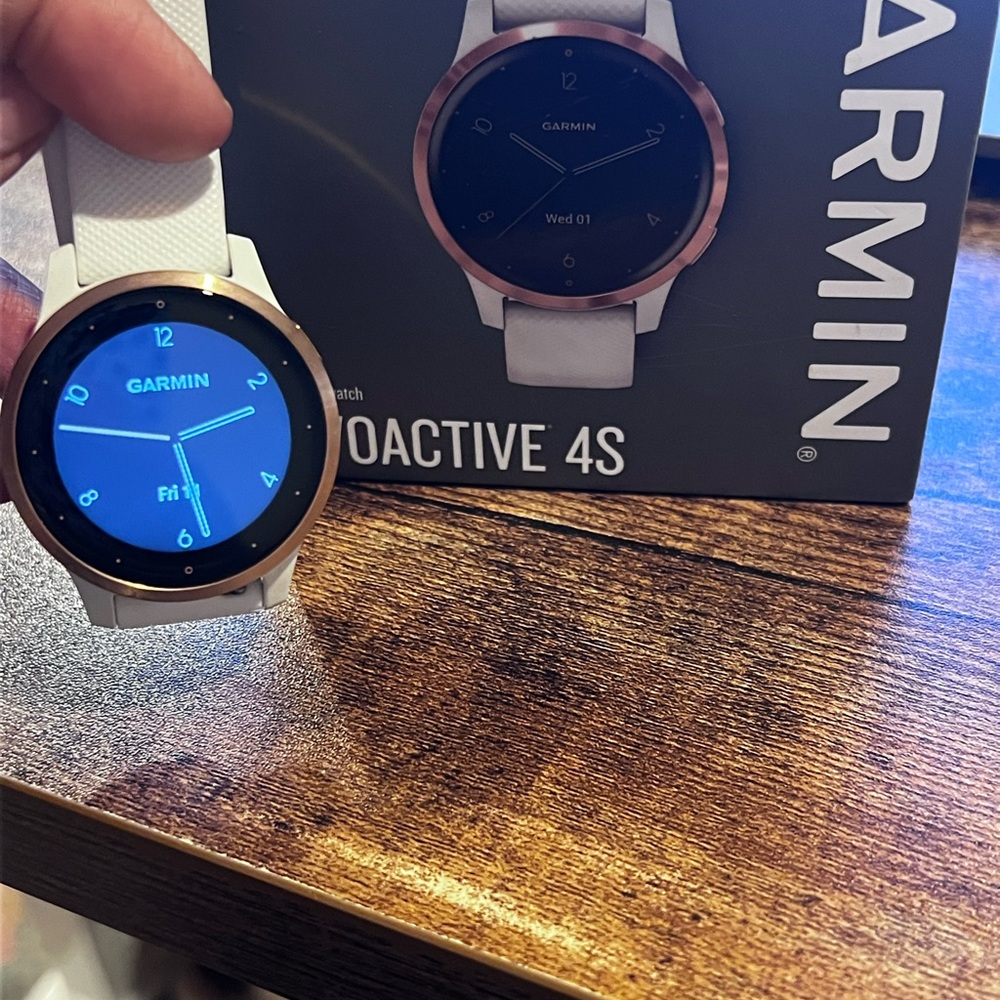 Garmin Smartwatch with White Band and Gold Bezel - Picture 4 of 7